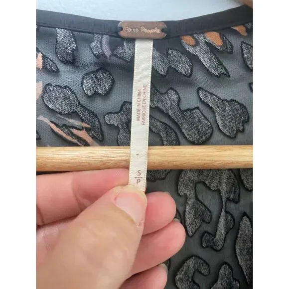 Free People Velvet Kimono Shawl – Sheer Floral, Tassels, Size Small - Picture 5 of 7